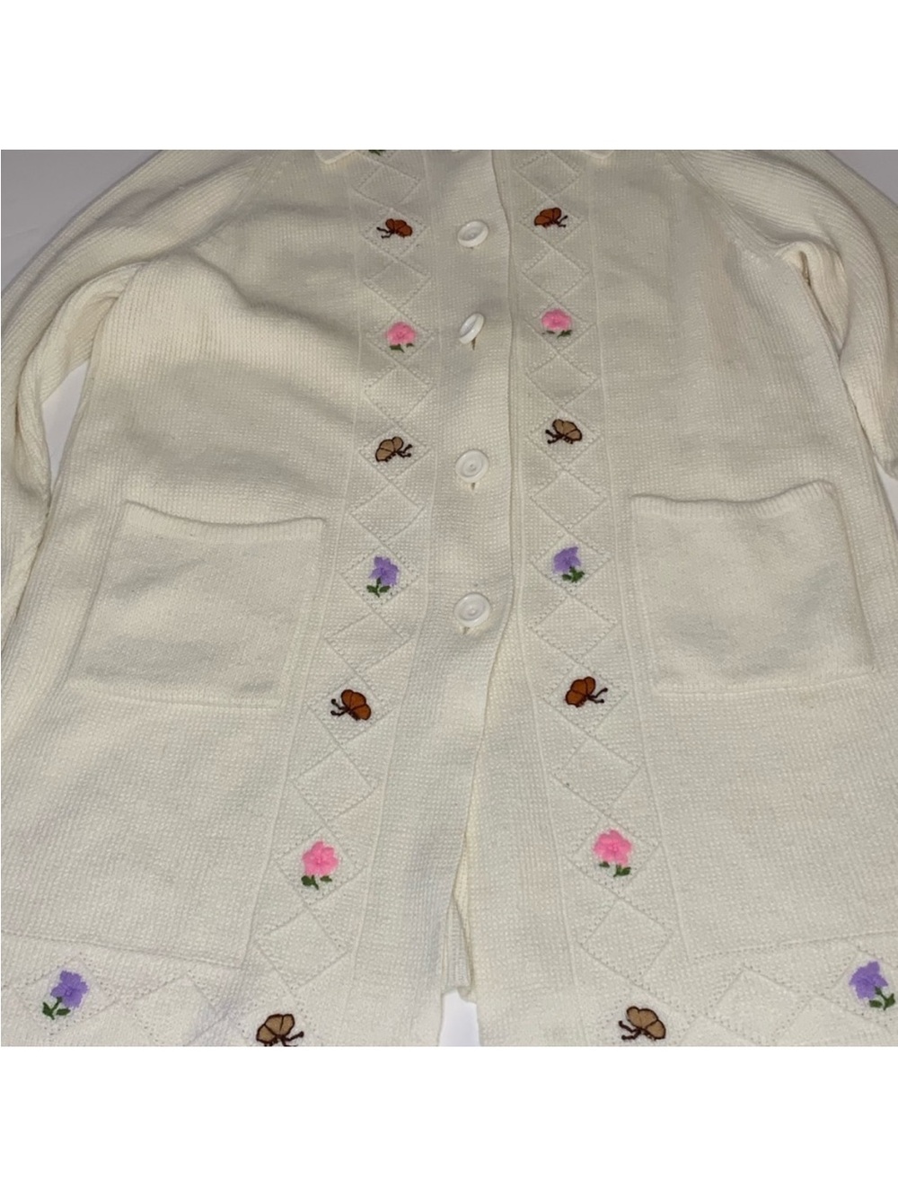 Vintage Cream Knit Button-Front Coat with Pastel Floral Embroidery - Picture 2 of 11